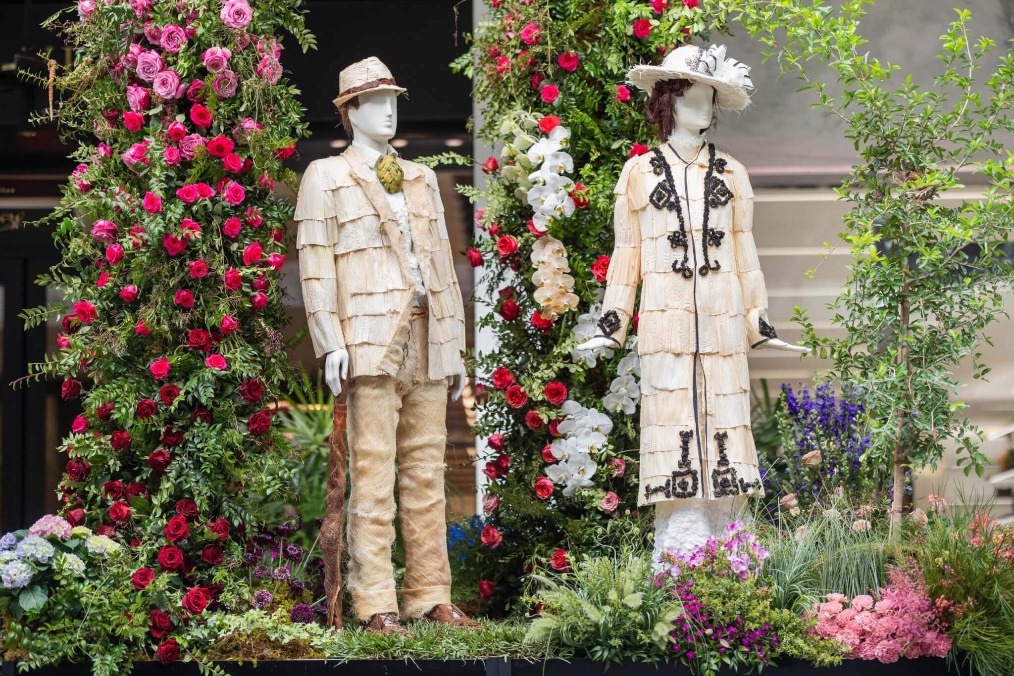 oakridge park running path with runners