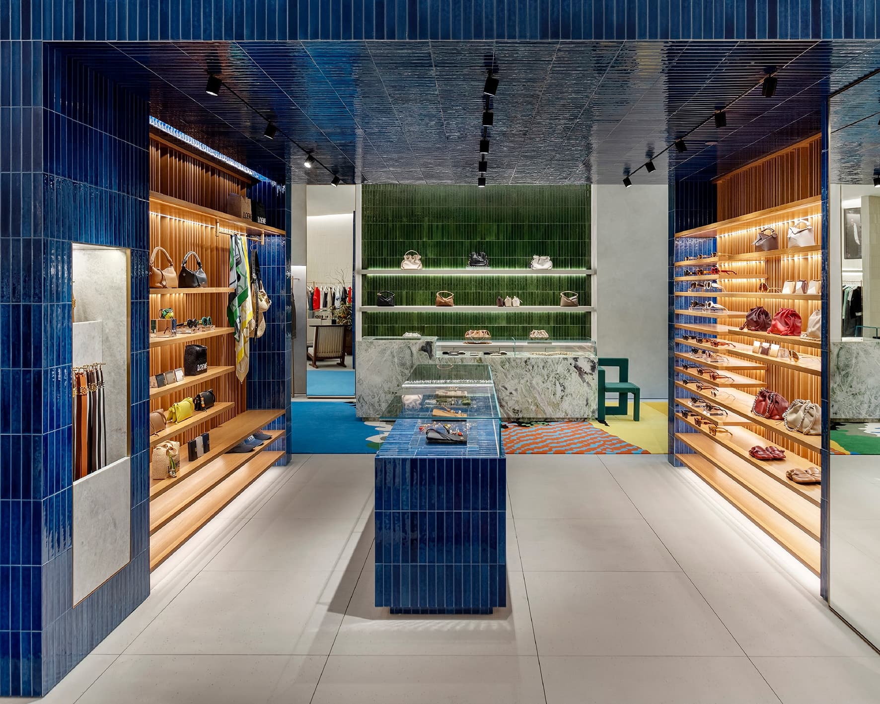 Retail-Loewe-2